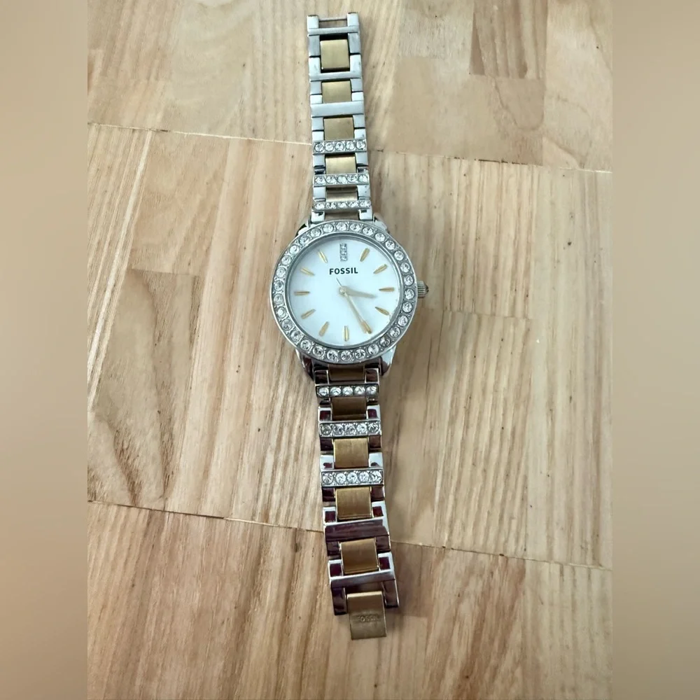 Fossil ladies  two toned crystal accented watch NEW BATTERY
